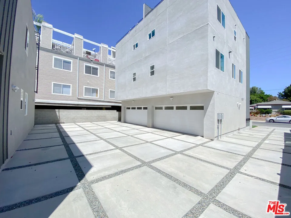 6754 W 86th Place, Los Angeles, California 90045 home-pic-1