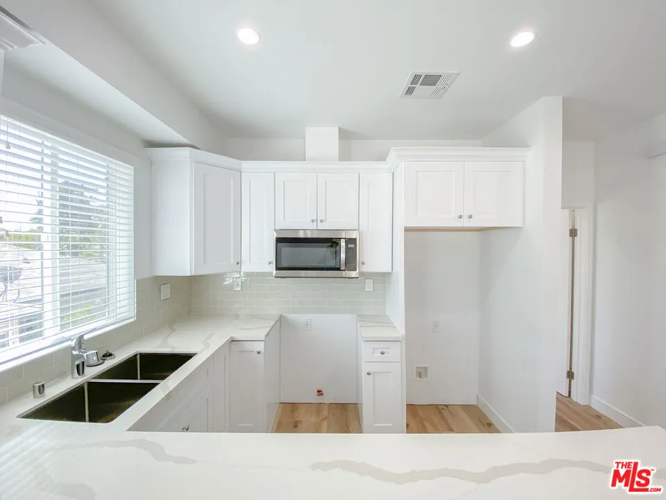 6754 W 86th Place, Los Angeles, California 90045 home-pic-5