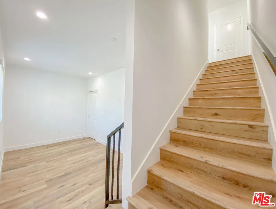 6754 W 86th Place, Los Angeles, California 90045 home-pic-3