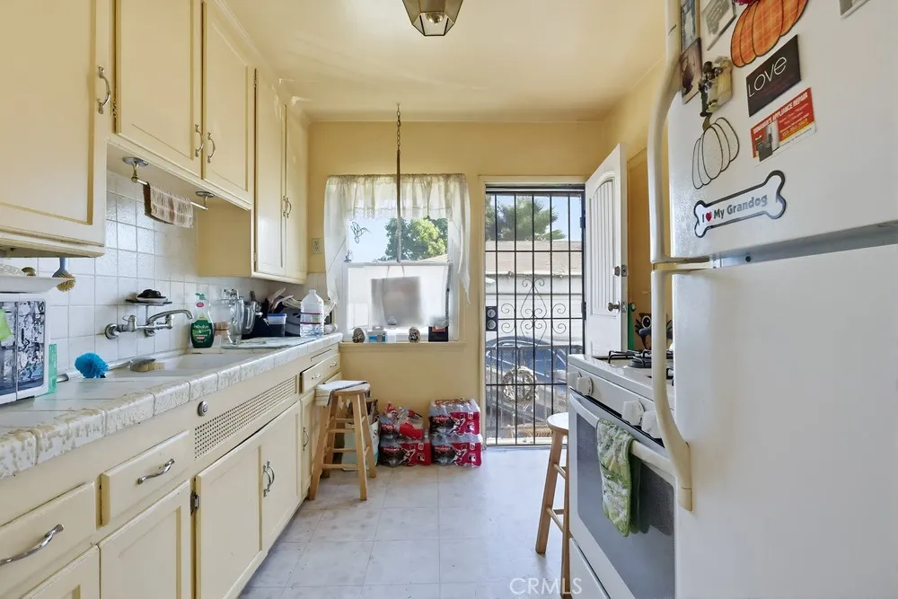 9132 Crenshaw Boulevard, Inglewood, California 90305 home-pic-4