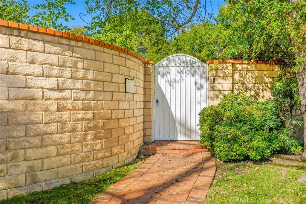 5433 Shirley Avenue, Tarzana, California 91356 home-pic-2