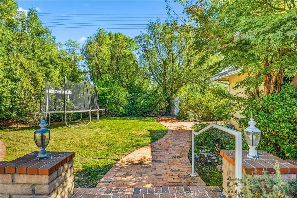 5433 Shirley Avenue, Tarzana, California 91356 home-pic-4