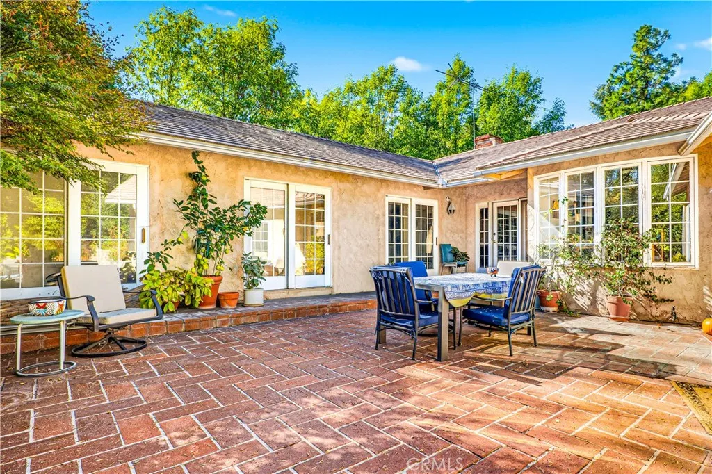 5433 Shirley Avenue, Tarzana, California 91356 home-pic-8