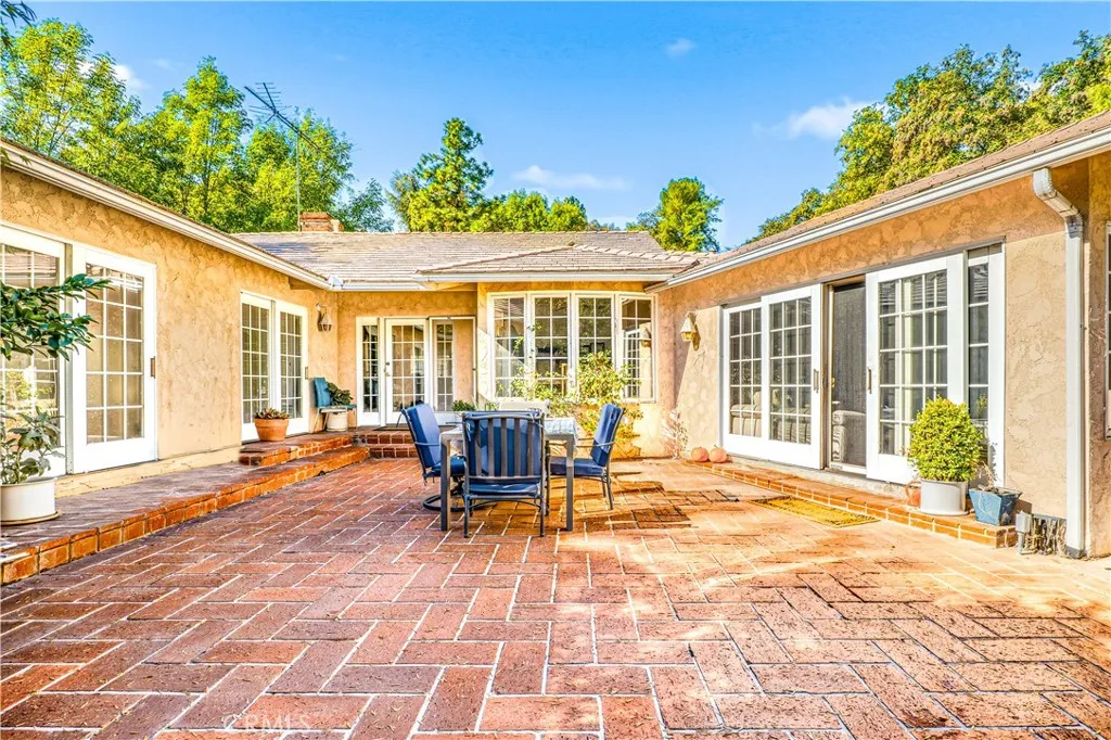 5433 Shirley Avenue, Tarzana, California 91356 home-pic-7