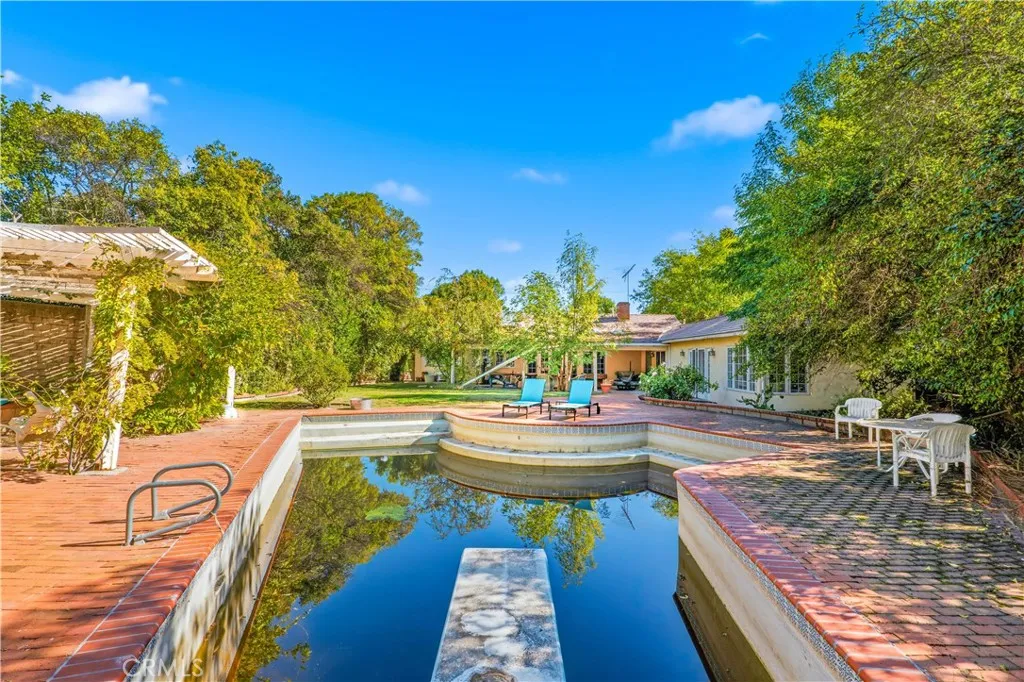 5433 Shirley Avenue, Tarzana, California 91356 home-pic-13