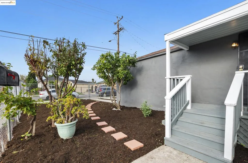 9028 A St, Oakland, California 94603 home-pic-4