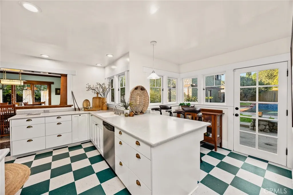 1661 Las Lunas, Pasadena, California 91106 home-pic-11