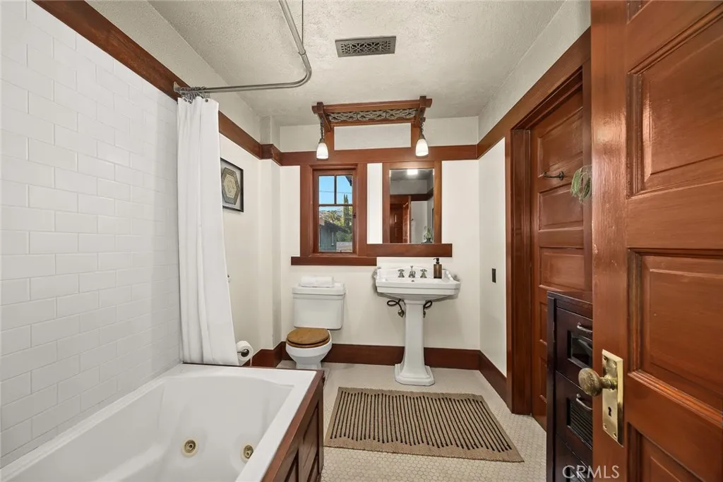 1661 Las Lunas, Pasadena, California 91106 home-pic-17