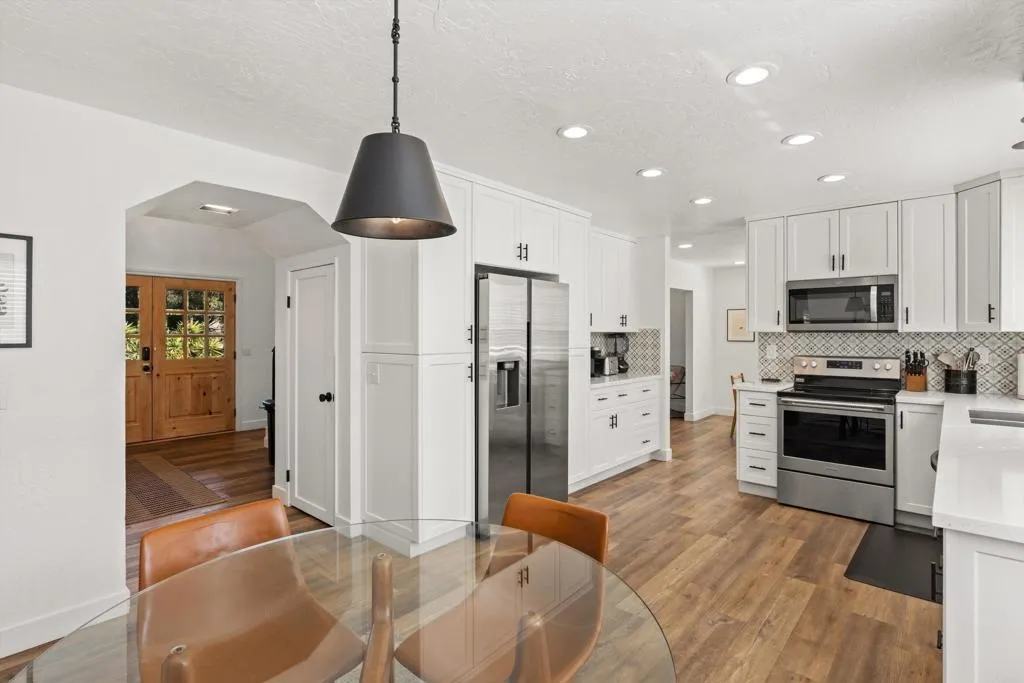 1530 Windsong Lane, Escondido, California 92026 home-pic-18