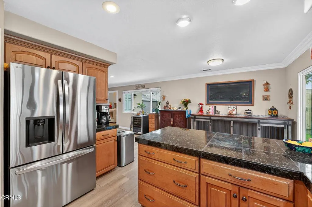 1595 Lyndhurst Avenue, Camarillo, California 93010 home-pic-5