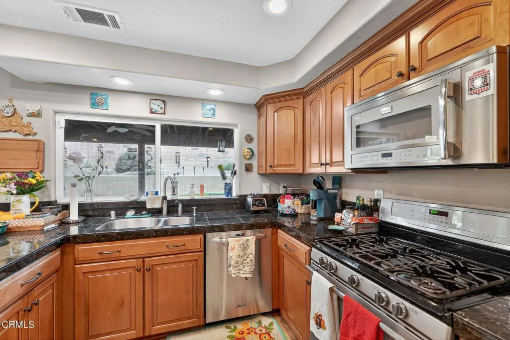1595 Lyndhurst Avenue, Camarillo, California 93010 home-pic-6