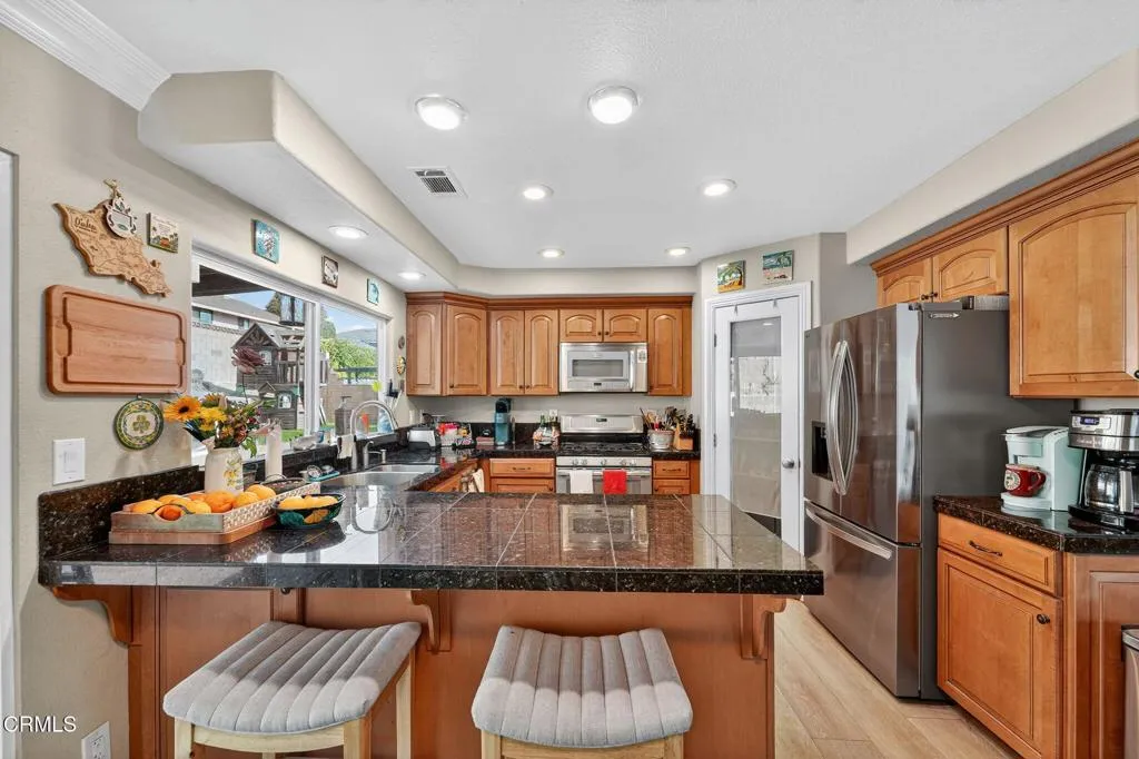 1595 Lyndhurst Avenue, Camarillo, California 93010 home-pic-4
