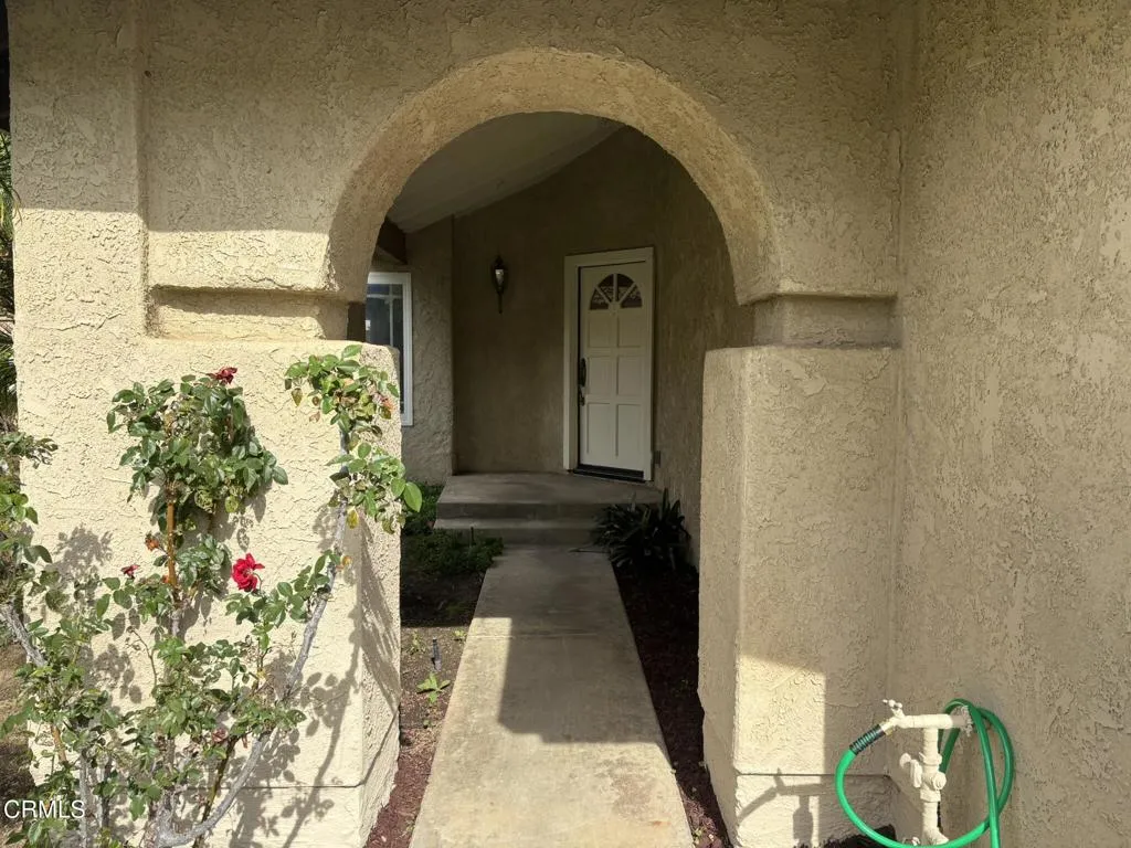 4374 E Autumnmeadow Circle, Moorpark, California 93021 home-pic-2