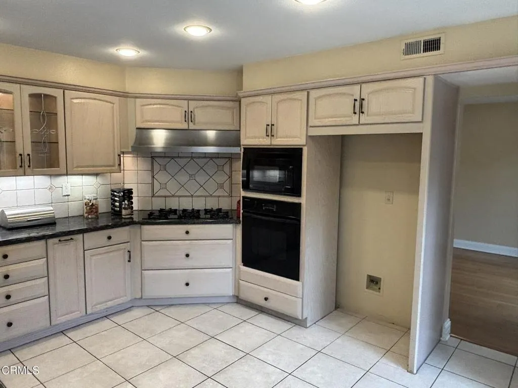 4374 E Autumnmeadow Circle, Moorpark, California 93021 home-pic-6