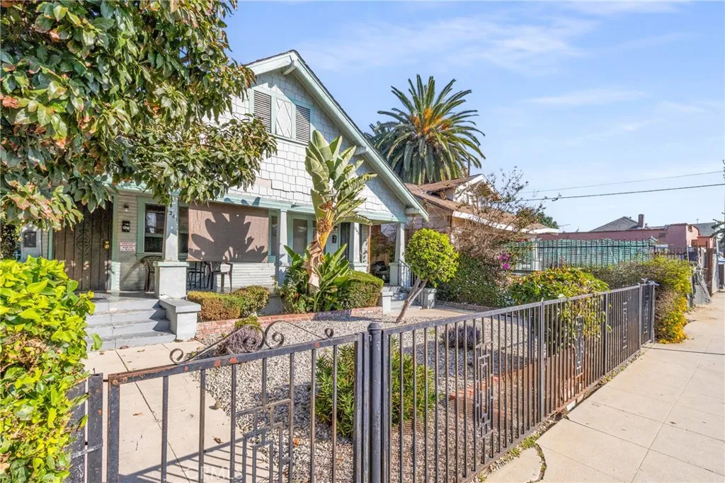 1241 E 43rd, Los Angeles, California 90011 home-pic-4