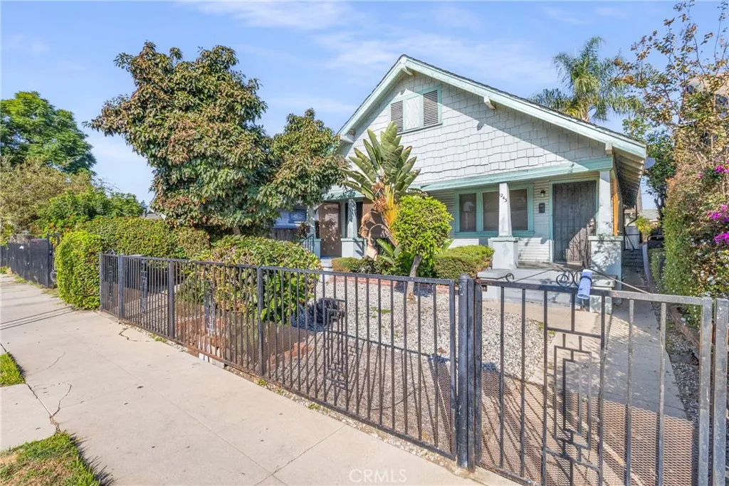 1241 E 43rd, Los Angeles, California 90011 home-pic-2