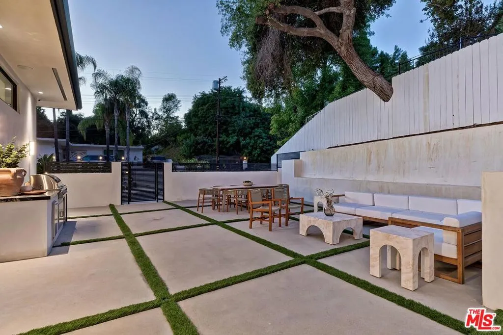 16879 Mooncrest Drive, Encino, California 91436 home-pic-58