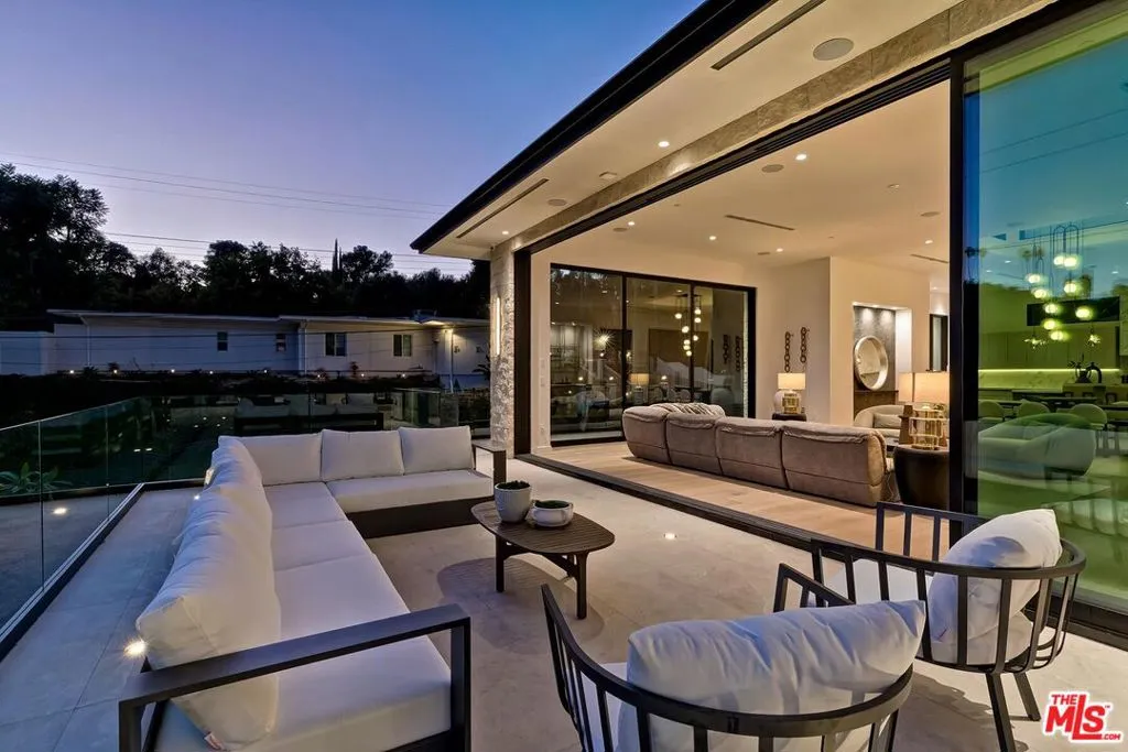 16879 Mooncrest Drive, Encino, California 91436 home-pic-68