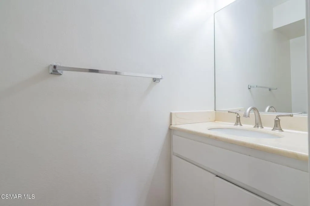 7904 Via Magdalena, Burbank, California 91504 home-pic-19