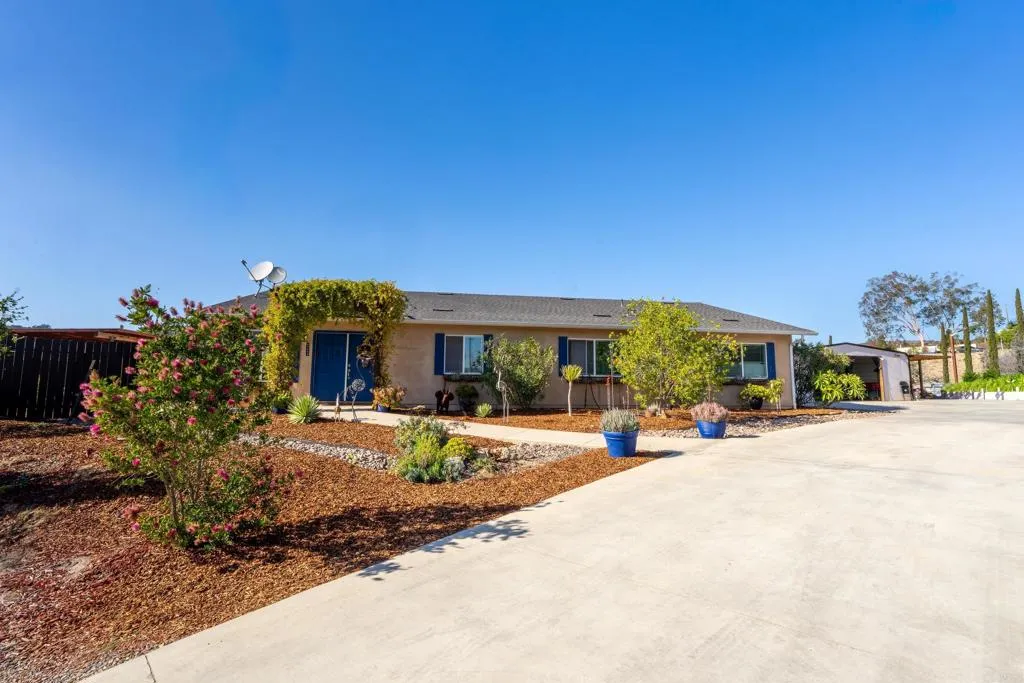 31454 Palos Verdes Drive, Escondido, California 92026 home-pic-0