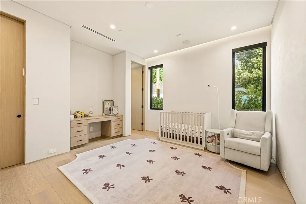 22924 Erwin Street, Woodland Hills, California 91367 home-pic-44