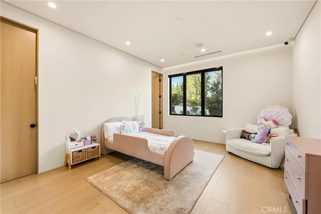 22924 Erwin Street, Woodland Hills, California 91367 home-pic-47