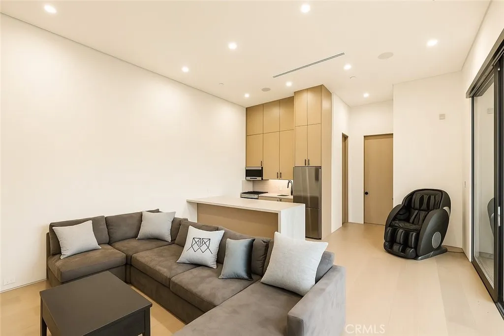 22924 Erwin Street, Woodland Hills, California 91367 home-pic-53