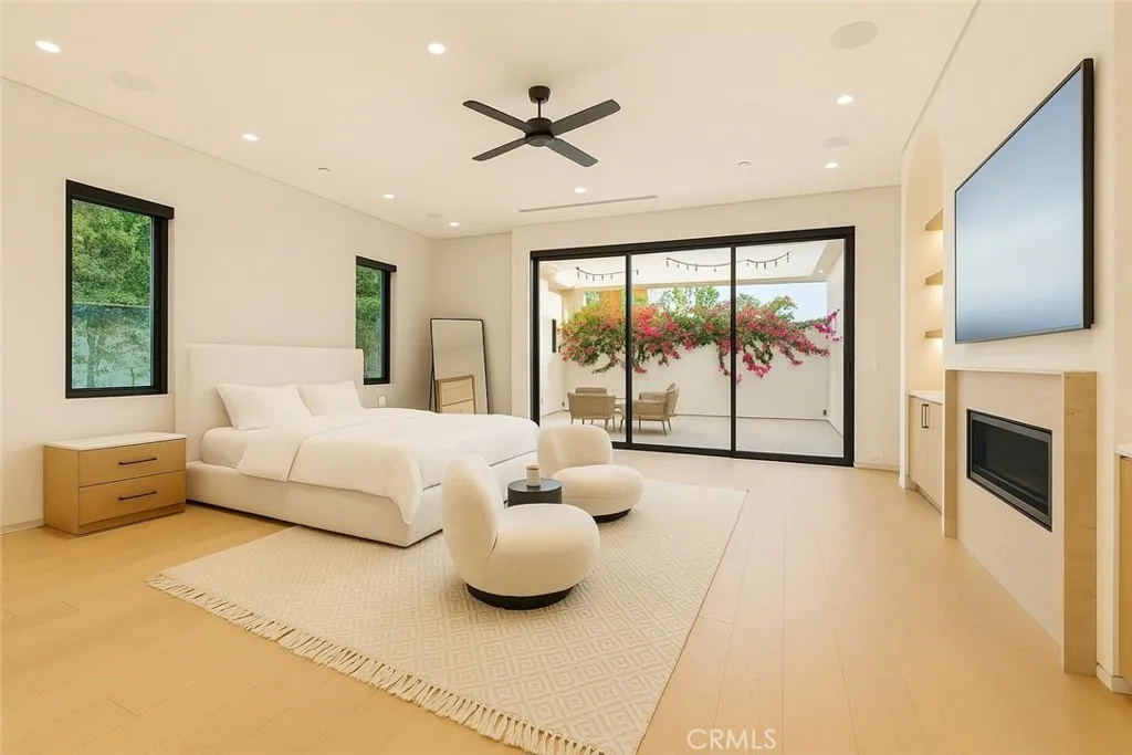 22924 Erwin Street, Woodland Hills, California 91367 home-pic-24