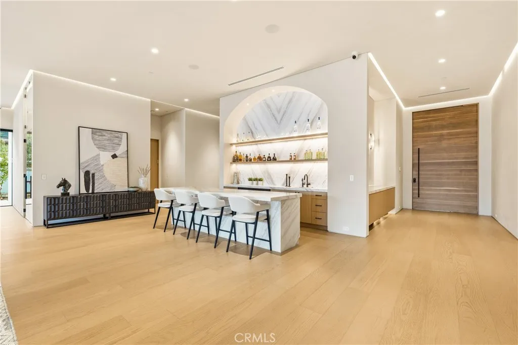 22924 Erwin Street, Woodland Hills, California 91367 home-pic-10