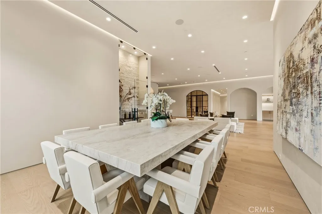 22924 Erwin Street, Woodland Hills, California 91367 home-pic-21