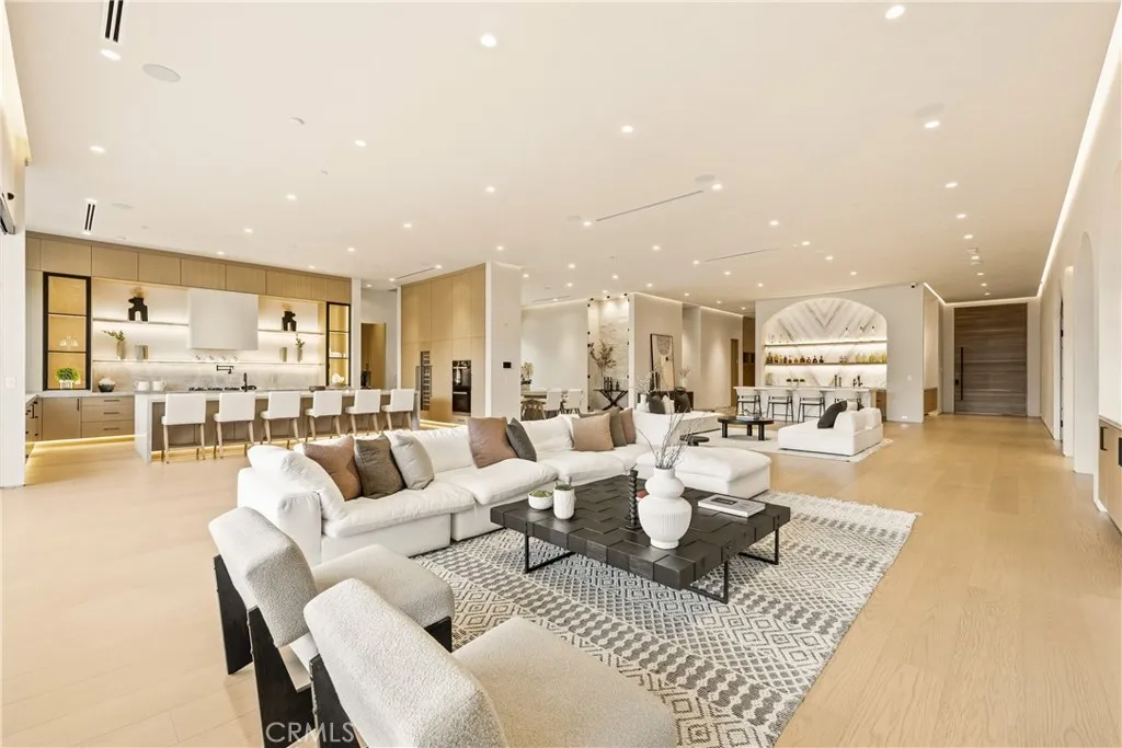 22924 Erwin Street, Woodland Hills, California 91367 home-pic-7