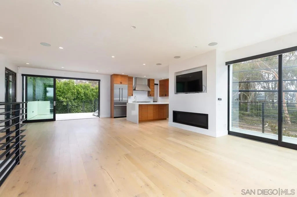 9455 Poole Street, La Jolla, California 92037 home-pic-3