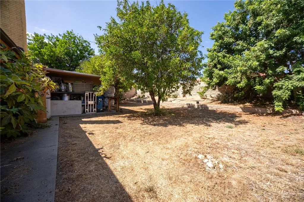 2433 Medina Avenue, Simi Valley, California 93063 home-pic-24