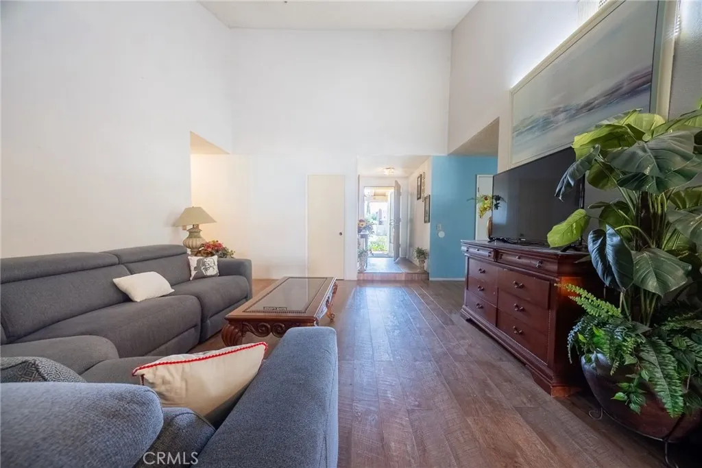 2433 Medina Avenue, Simi Valley, California 93063 home-pic-10