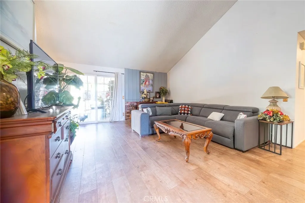 2433 Medina Avenue, Simi Valley, California 93063 home-pic-11