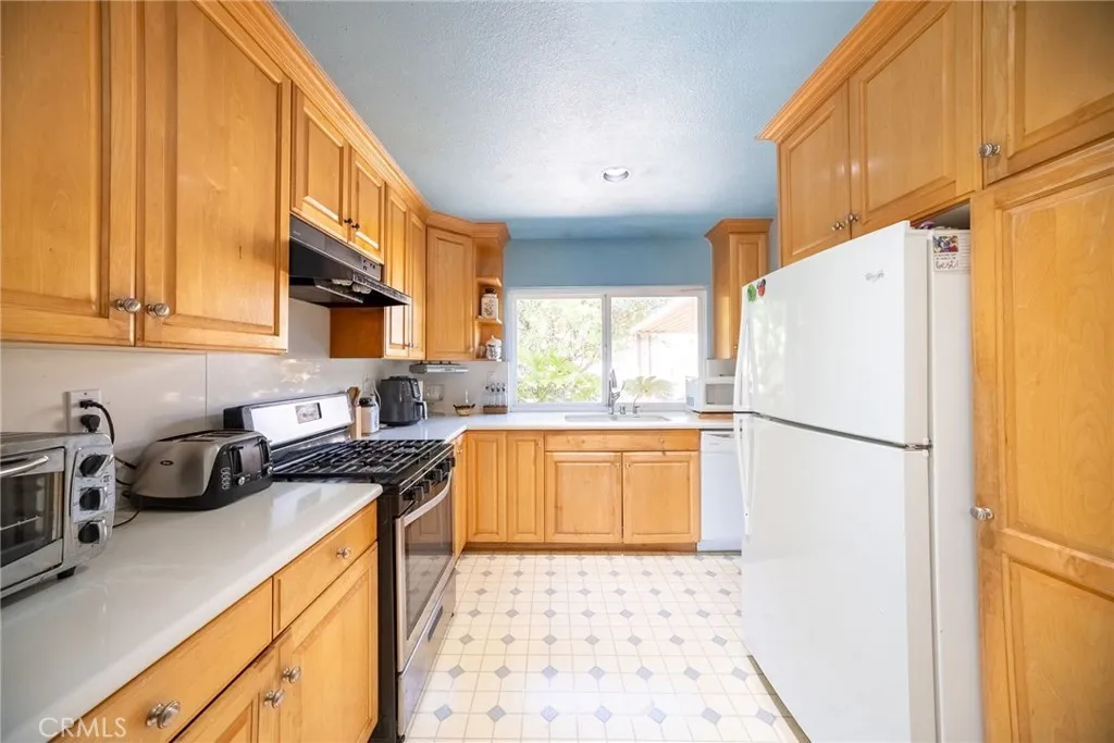 2433 Medina Avenue, Simi Valley, California 93063 home-pic-13