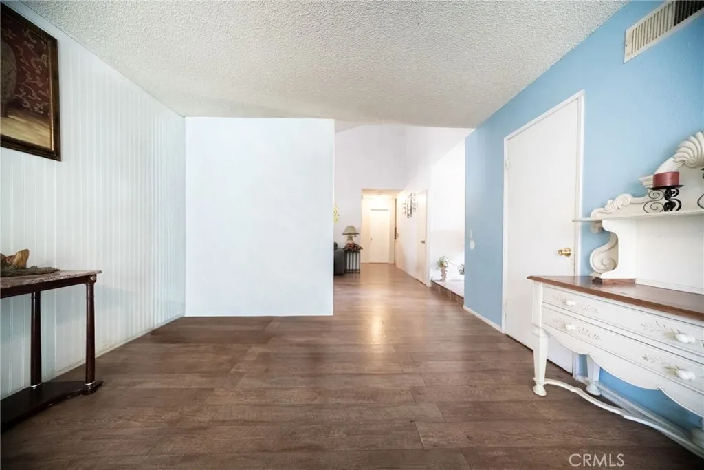 2433 Medina Avenue, Simi Valley, California 93063 home-pic-12