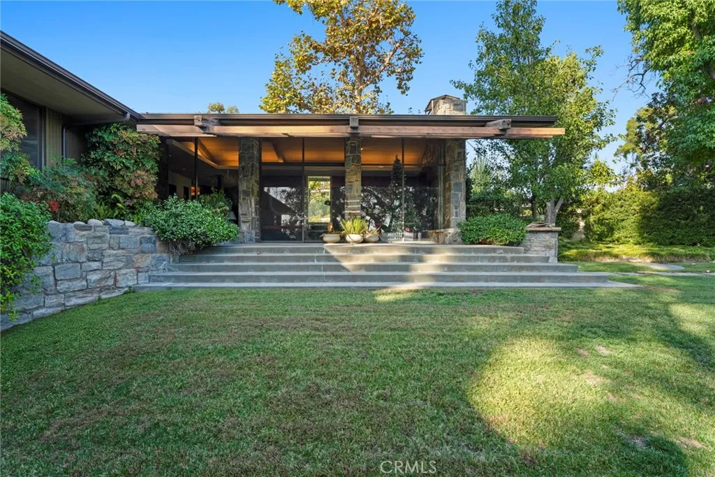 1458 Hillcrest, Pasadena, California 91106 home-pic-17