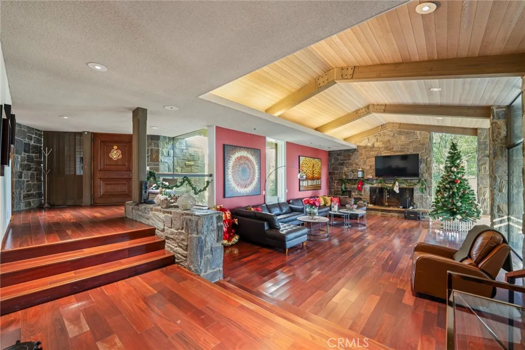 1458 Hillcrest, Pasadena, California 91106 home-pic-37