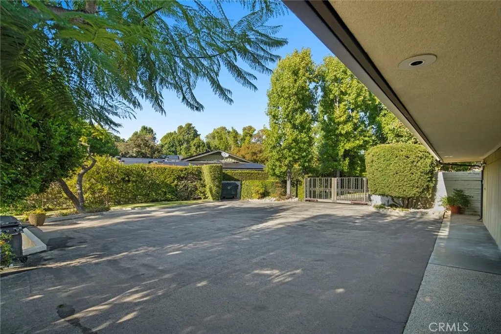 1458 Hillcrest, Pasadena, California 91106 home-pic-4