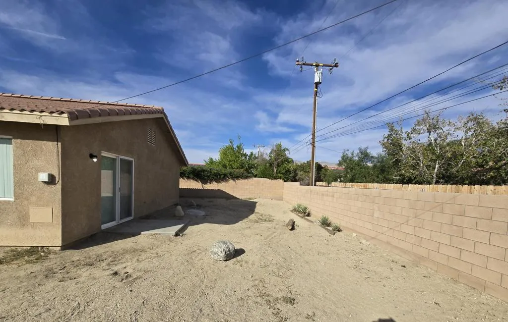 13902 El Cajon Drive, Desert Hot Springs, California 92240 home-pic-18