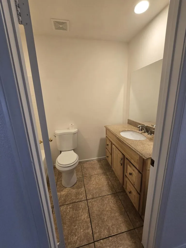13902 El Cajon Drive, Desert Hot Springs, California 92240 home-pic-10