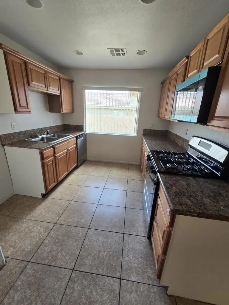 13902 El Cajon Drive, Desert Hot Springs, California 92240 home-pic-9