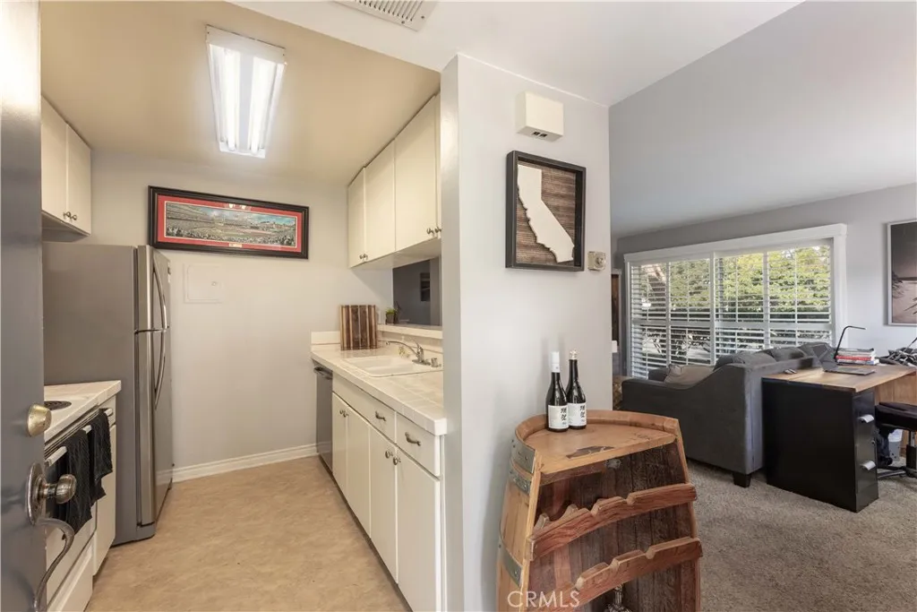 6000 Bixby Village Drive 15, Long Beach, California 90803 home-pic-3