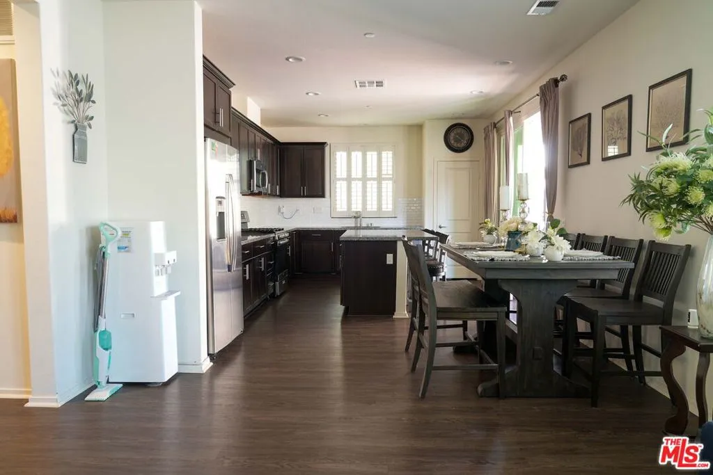 18215 Astro Court, Santa Clarita, California 91350 home-pic-2