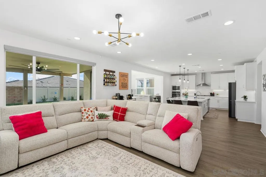 30407 Freeman Drive, Menifee, California 92584 home-pic-9