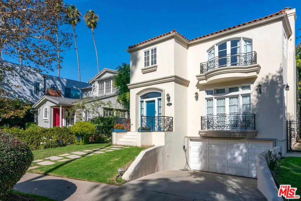 860 Wellesley Avenue, Los Angeles, California 90049 home-pic-1