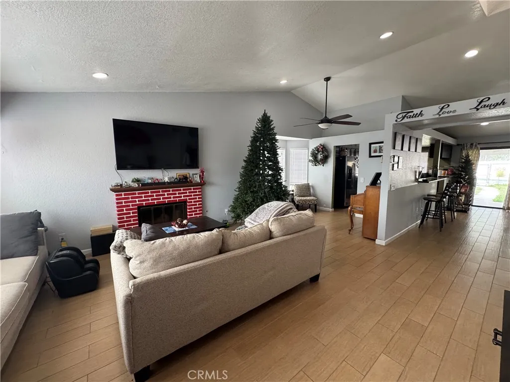 3072 Lynwood, Highland, California 92346 home-pic-4