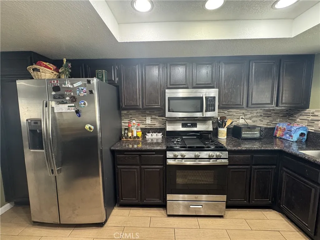 3072 Lynwood, Highland, California 92346 home-pic-12