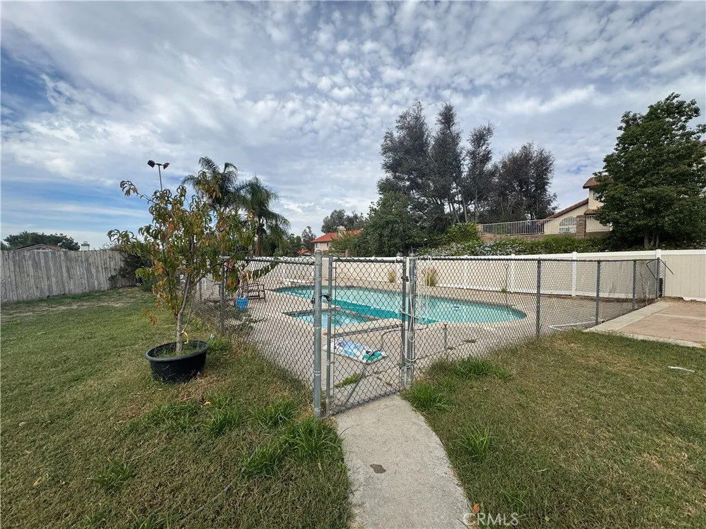 3072 Lynwood, Highland, California 92346 home-pic-55